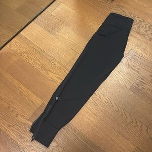 LULULEMON JOGGERS ZIP POCKET SIZE 4